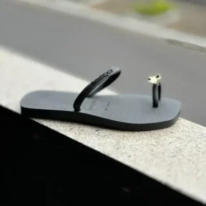 Chinelo Havaianas Dedinho Preto Detalhe Dourado