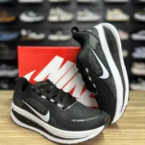 Nike Vomero 18 Preto